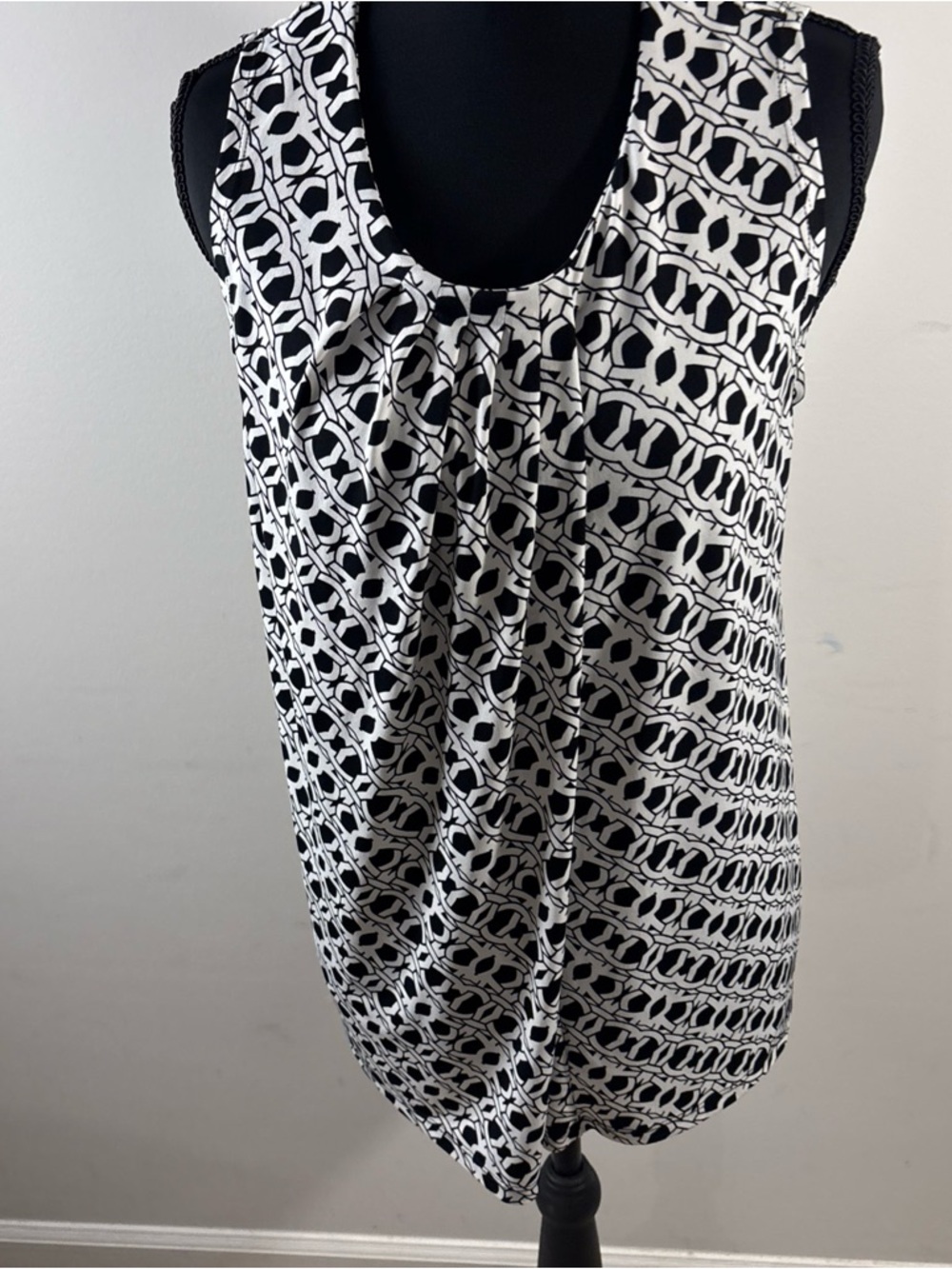 Anne Klein Black and White Geometric Sleeveless Tunic size L. 0333